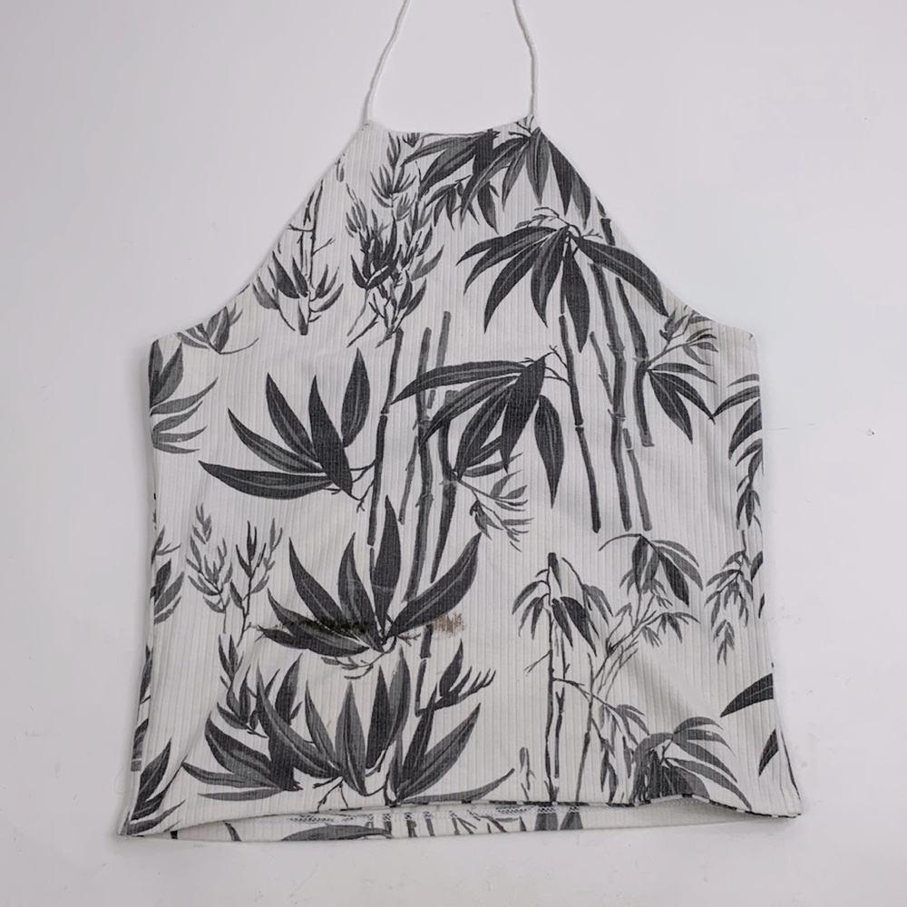 💰Bundle 3/$30 Me to We Halter Sleeveless crop top Small white Gray Tropical